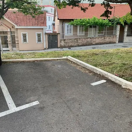 Apartman Stara Loza شقة تريبينيي